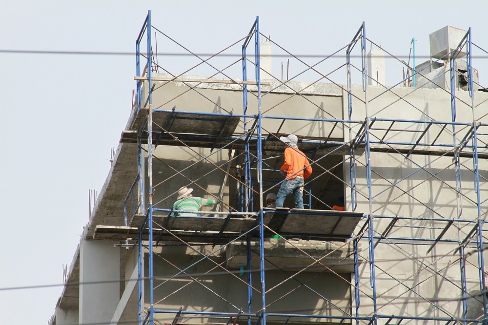 תאונת נפילה מפיגום זקפים באתרי בנייה ובפרוייקטים תמ”א 38